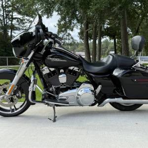 2016-harley-davidson-street-glide-flhx-01_original