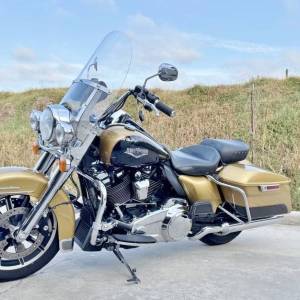 2017-harley-davidson-road-king-flhr-03_original
