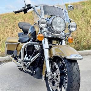 2017-harley-davidson-road-king-flhr-04_original