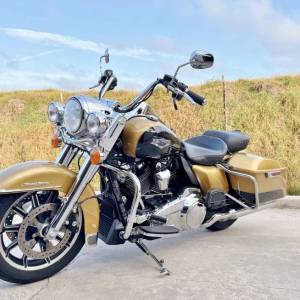 2017-harley-davidson-road-king-flhr-06_original