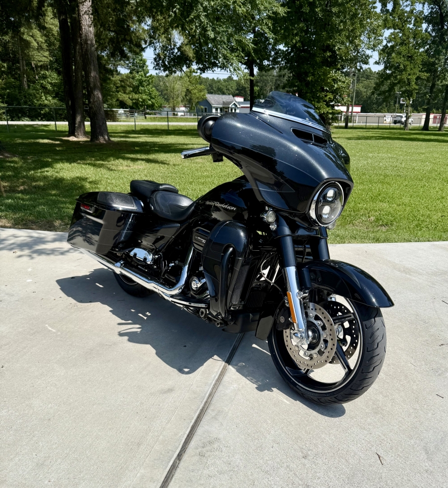 2017 Harley Davidson CVO Street Glide Screemin Eagle FLHXSE