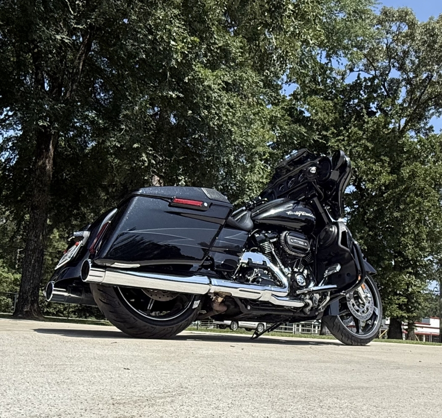 2017 Harley Davidson CVO Street Glide Screemin Eagle FLHXSE