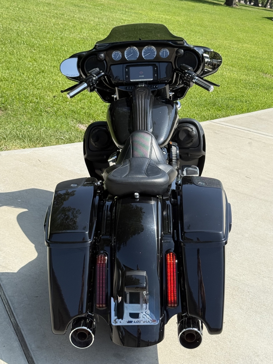 2017 Harley Davidson CVO Street Glide Screemin Eagle FLHXSE