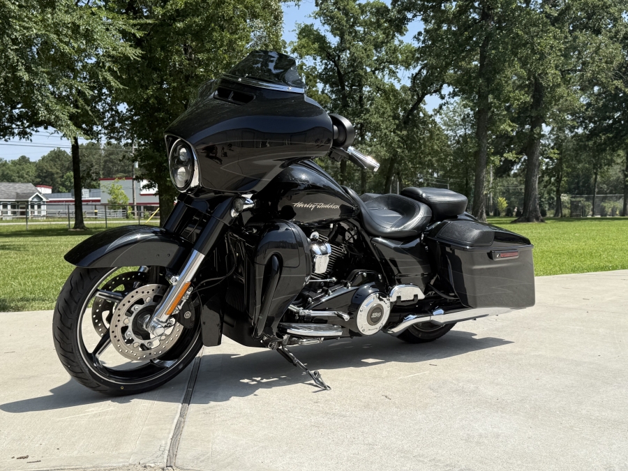 2017 Harley Davidson CVO Street Glide Screemin Eagle FLHXSE