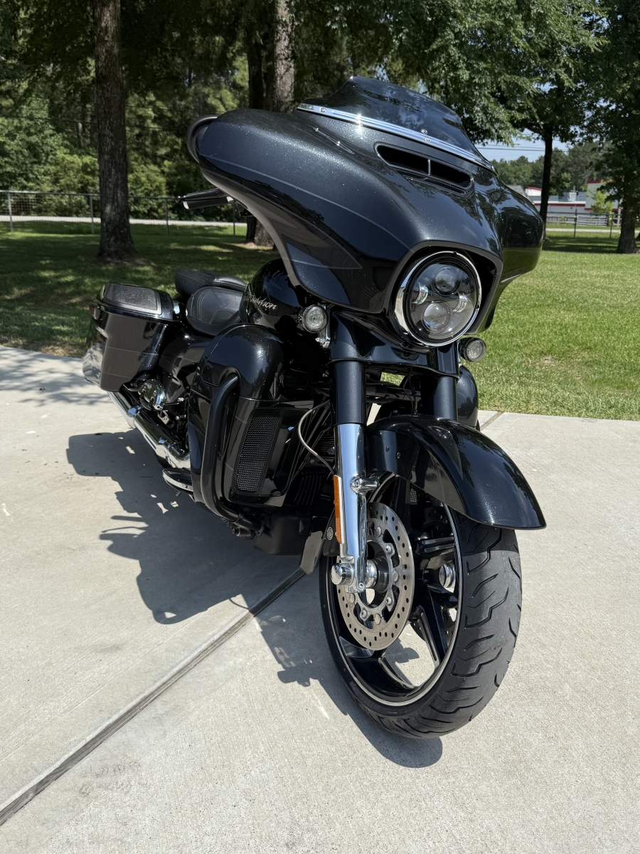 2017 Harley Davidson CVO Street Glide Screemin Eagle FLHXSE
