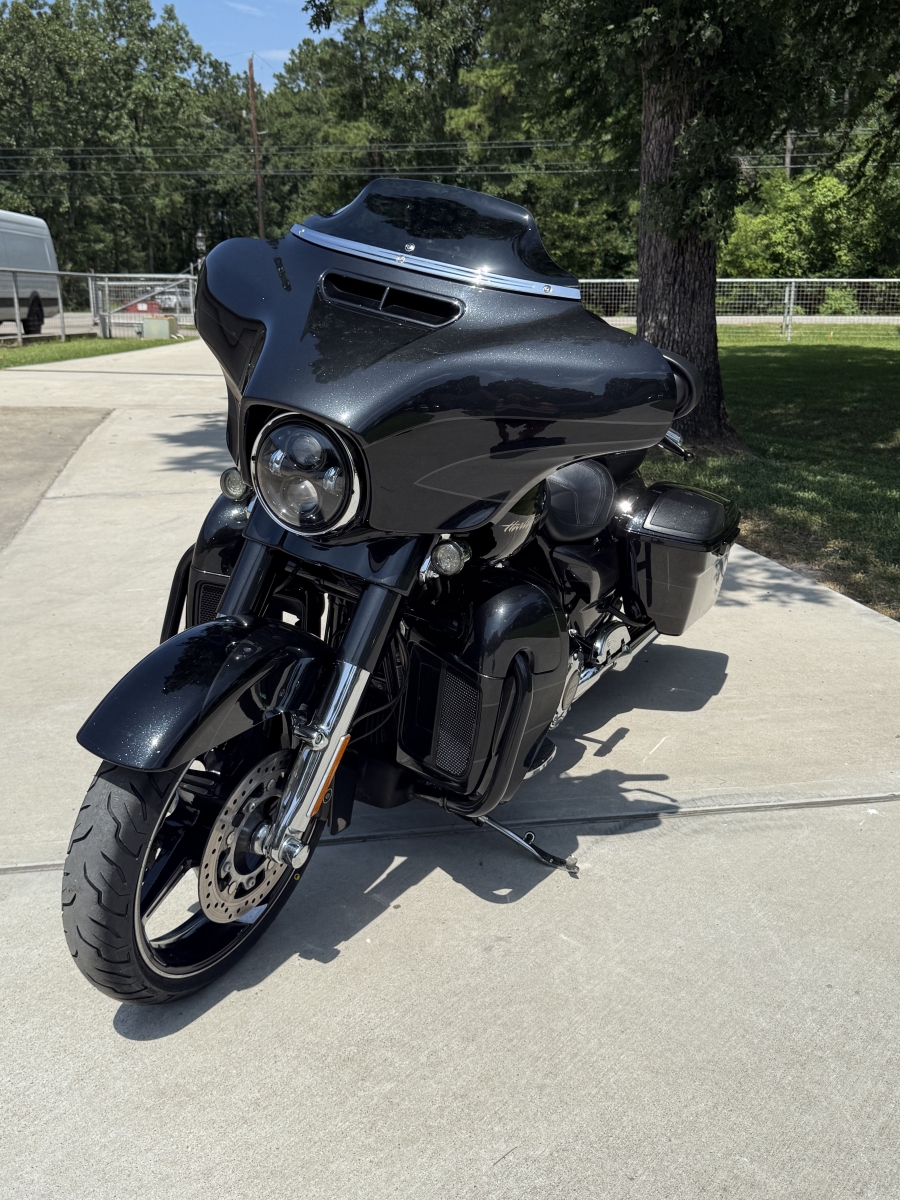2017 Harley Davidson CVO Street Glide Screemin Eagle FLHXSE