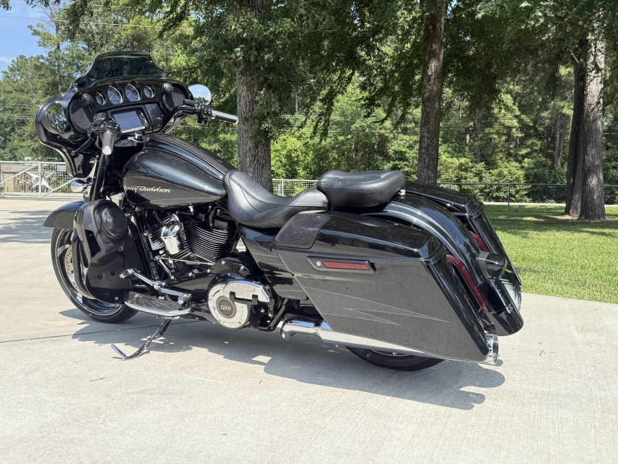 2017 Harley Davidson CVO Street Glide Screemin Eagle FLHXSE