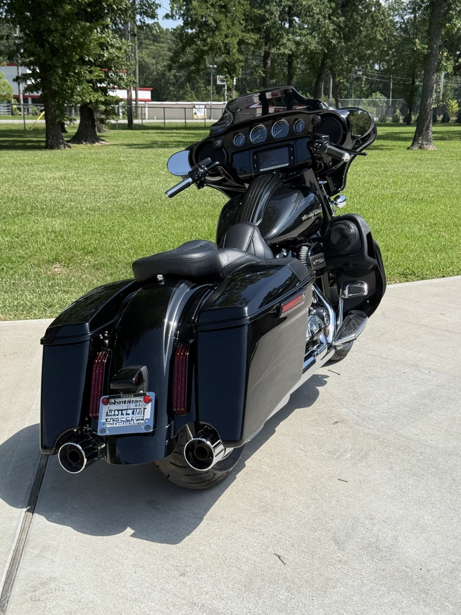 2017 Harley Davidson CVO Street Glide Screemin Eagle FLHXSE