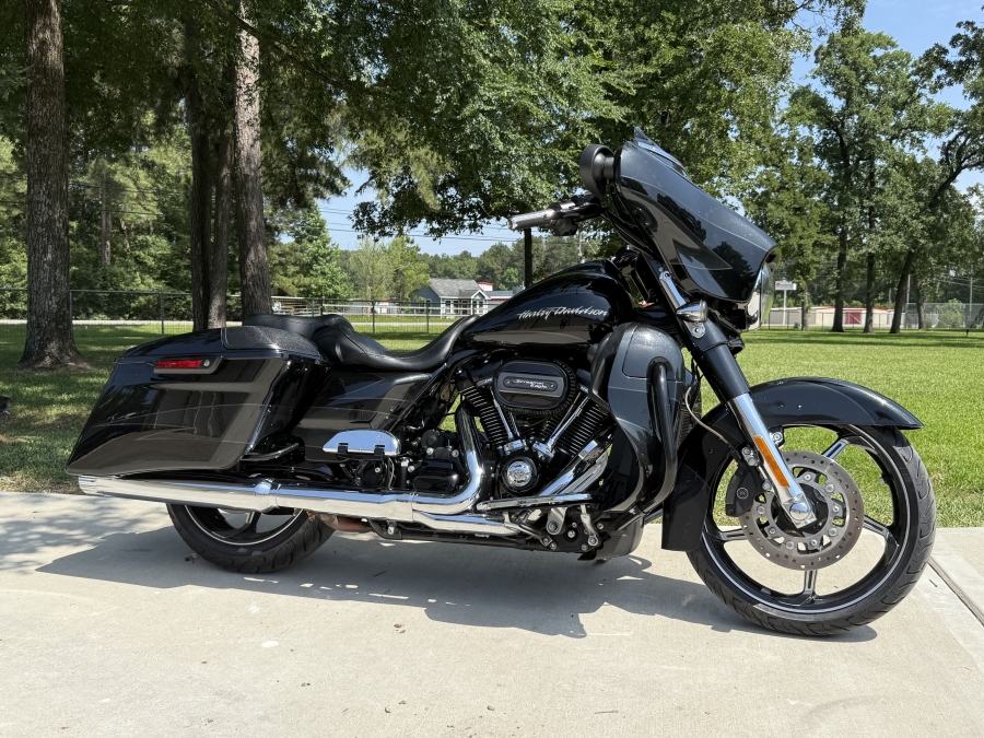 2017 Harley Davidson CVO Street Glide Screemin Eagle FLHXSE